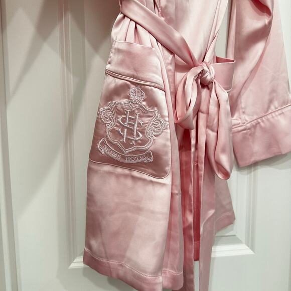RARE NWT HOTEL SKIMS SHINE ROBE IN BABY PINK SIZE SMALL - Picture 6 of 7